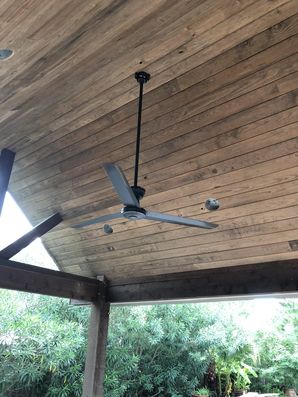 Staining Wood on Outdoor Kitchen in Houston, TX (4)