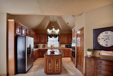 Before & After Interior Painting & Cabinet painting in Spring, TX (3)